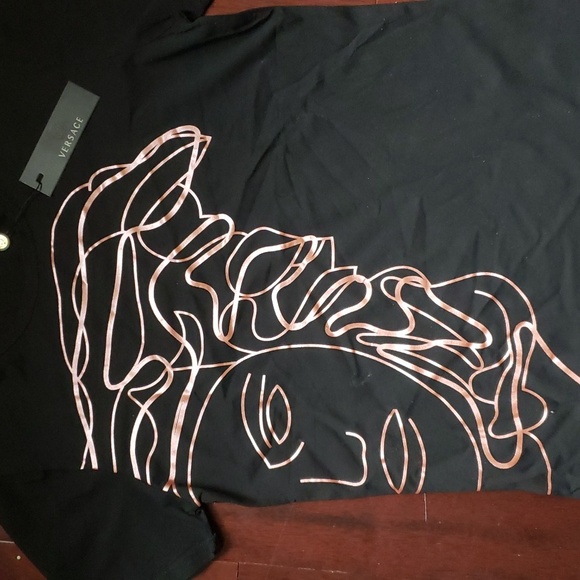 Versace Tshirt - Picture 2 of 5